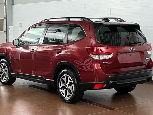 Used 2024 Subaru Forester Premium image 5