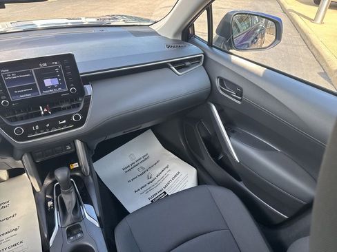 Certified 2022 Toyota Corolla Cross LE FWD image 21