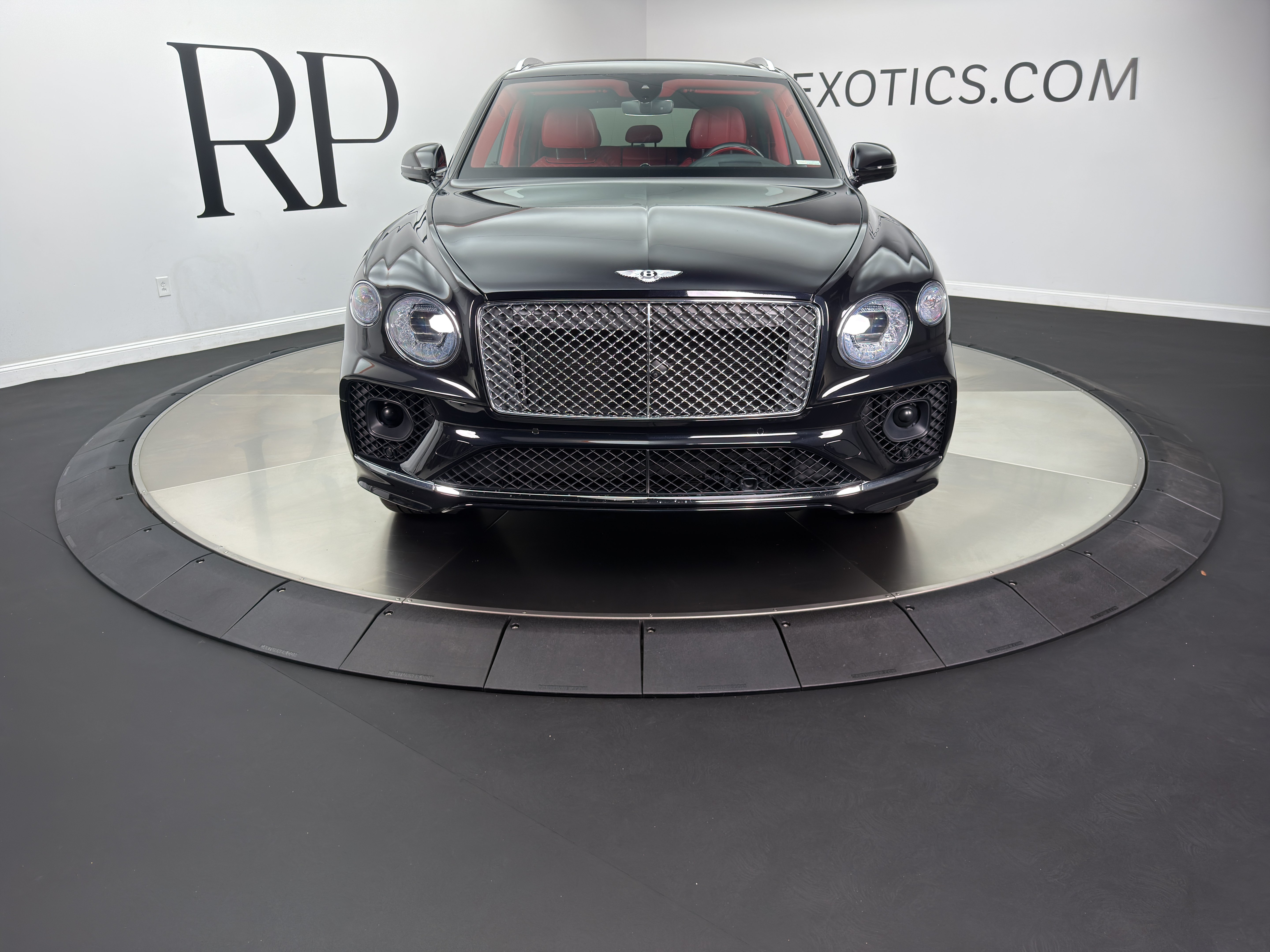 Used 2021 Bentley Bentayga w/ First Edition Specification AWD/4WD image 2