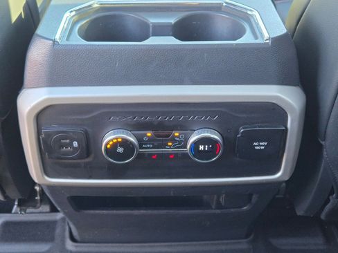 Used 2022 Ford Expedition Max Limited image 17