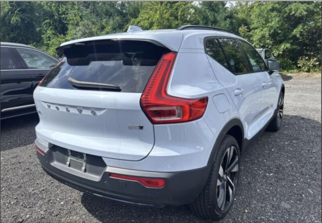 Used 2024 Volvo XC40 B5 Plus w/ Protection Package Premier AWD/4WD image 15