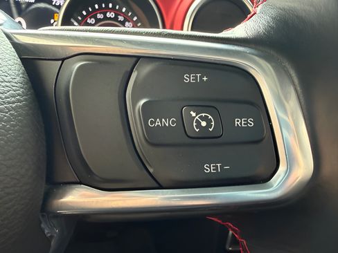 Used 2021 Jeep Gladiator Rubicon AWD/4WD image 16