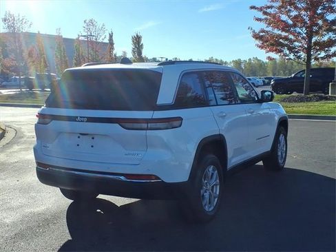 Certified 2024 Jeep Grand Cherokee Limited image 4