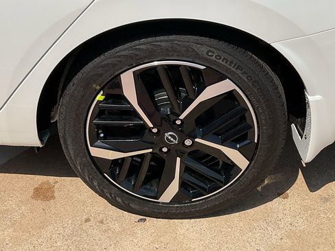 New 2025 Nissan Versa SR w/ Trunk Package image 8