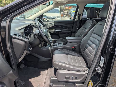 Used 2017 Ford Escape Titanium AWD/4WD image 16