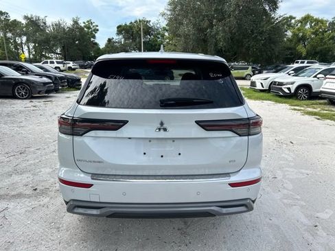 Used 2025 Mitsubishi Outlander SE FWD image 18