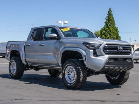 Used 2025 Toyota Tacoma SR5 image 1