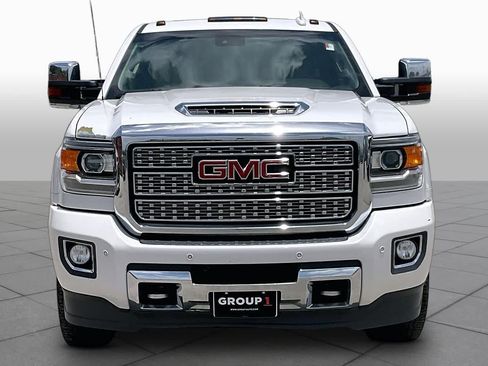 Used 2019 GMC Sierra 2500 Denali w/ Duramax Plus Package AWD/4WD image 3