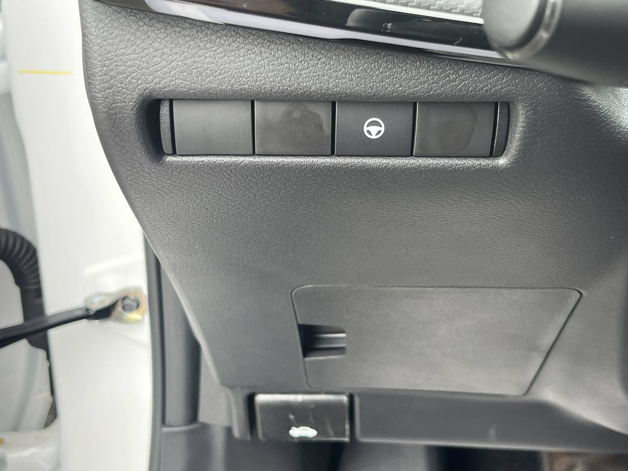 Used 2025 Nissan Kicks SR AWD/4WD image 16