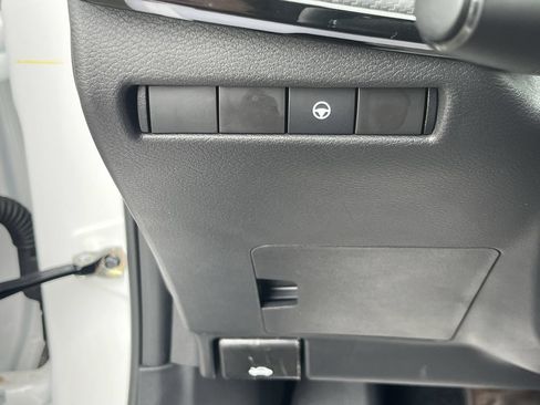 Used 2025 Nissan Kicks SR AWD/4WD image 16