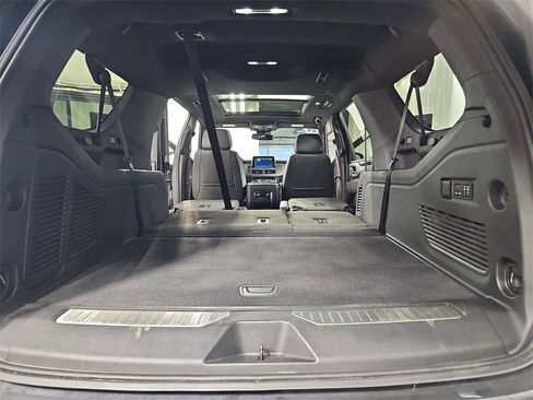 Certified 2024 Chevrolet Suburban RST w/ Luxury Package image 21