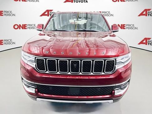 Used 2022 Jeep Wagoneer Series III w/ Convenience Group I AWD/4WD image 2