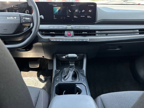 Used 2025 Kia K4 LXS image 17