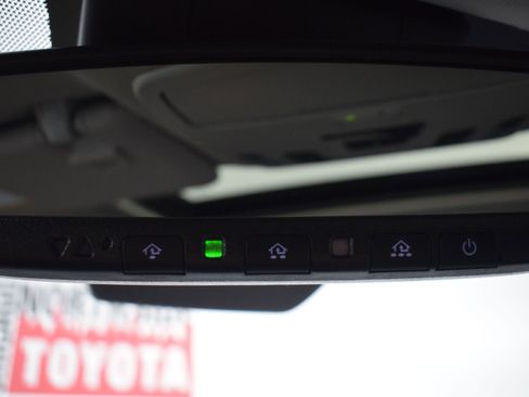 Used 2025 Toyota Sienna XLE w/ XLE Plus Package AWD/4WD image 20