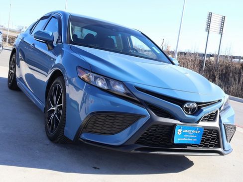 Used 2023 Toyota Camry SE image 6
