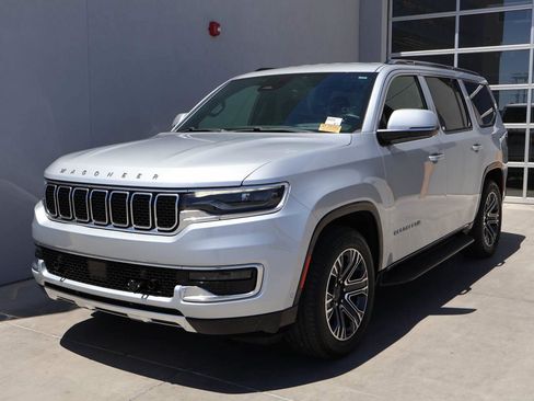 Used 2022 Jeep Wagoneer Series III AWD/4WD image 1