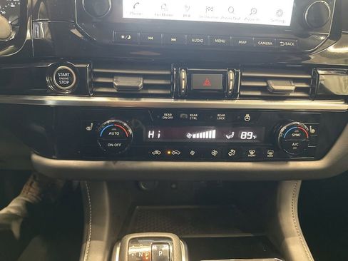 Used 2024 Nissan Pathfinder SL AWD/4WD image 13