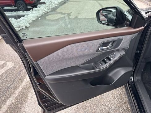 Used 2021 Nissan Rogue SV image 43