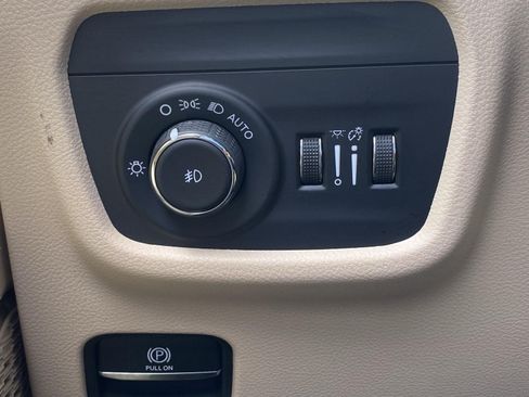 Used 2021 Jeep Grand Cherokee L Limited AWD/4WD image 23