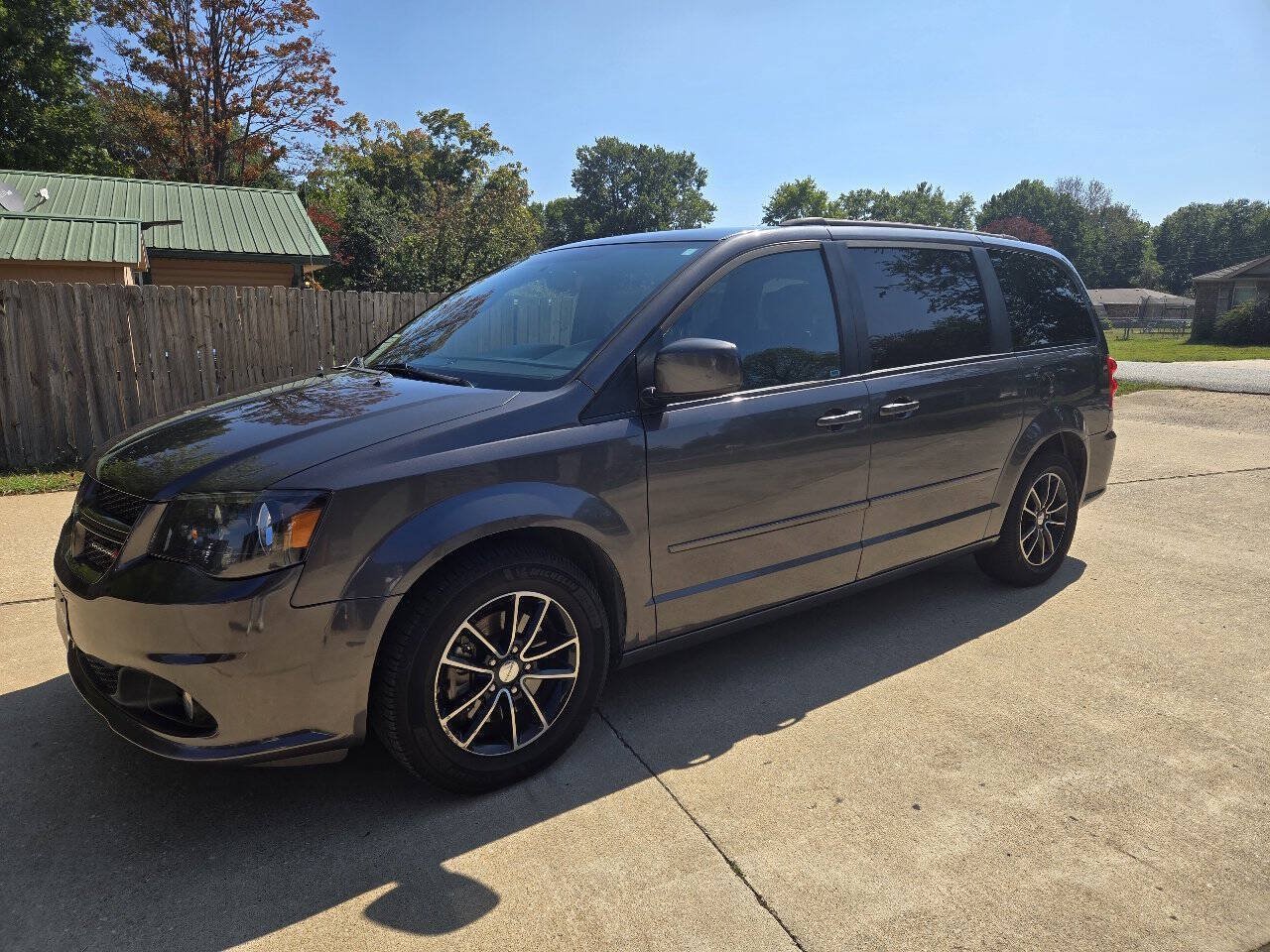 Used 2017 Dodge Grand Caravan GT FWD image 2