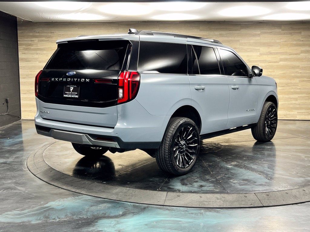Used 2025 Ford Expedition Platinum w/ Driver's Package AWD/4WD image 16