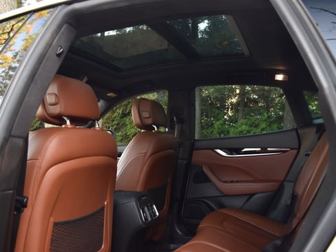 Used 2021 Maserati Levante GranSport image 24