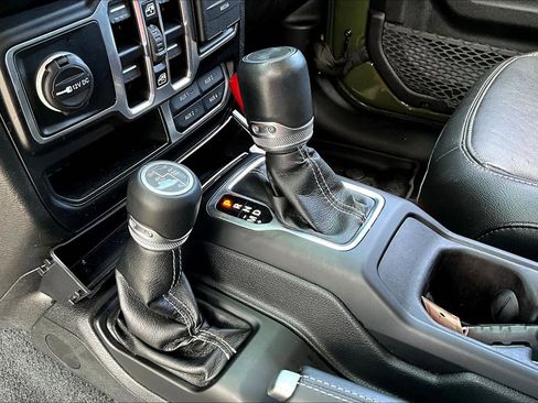 Used 2022 Jeep Wrangler Unlimited Sahara w/ Cold Weather Group AWD/4WD image 18