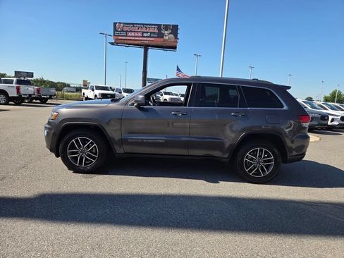 Used 2020 Jeep Grand Cherokee Laredo w/ Laredo X Package RWD image 4