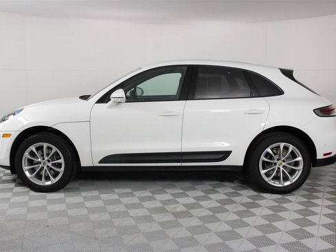 Used 2025 Porsche Macan image 2