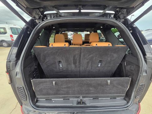 Used 2017 Land Rover Discovery HSE Luxury AWD/4WD image 13