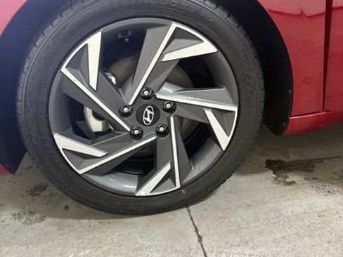 Used 2024 Hyundai Elantra Limited image 12