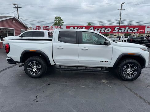 Used 2025 GMC Canyon AT4 w/ Technology Plus Package AWD/4WD image 4