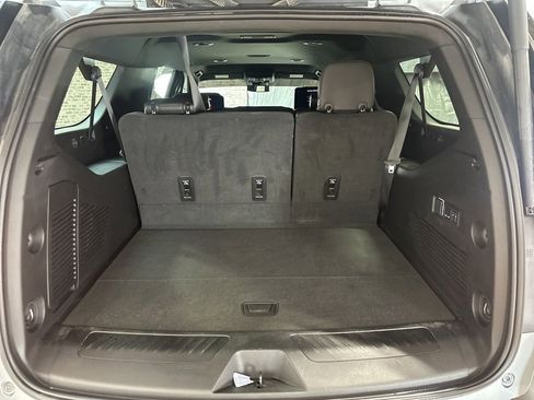 Used 2024 GMC Yukon XL SLT w/ SLT Luxury Package image 15