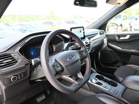 Used 2025 Ford Escape ST-Line FWD image 11