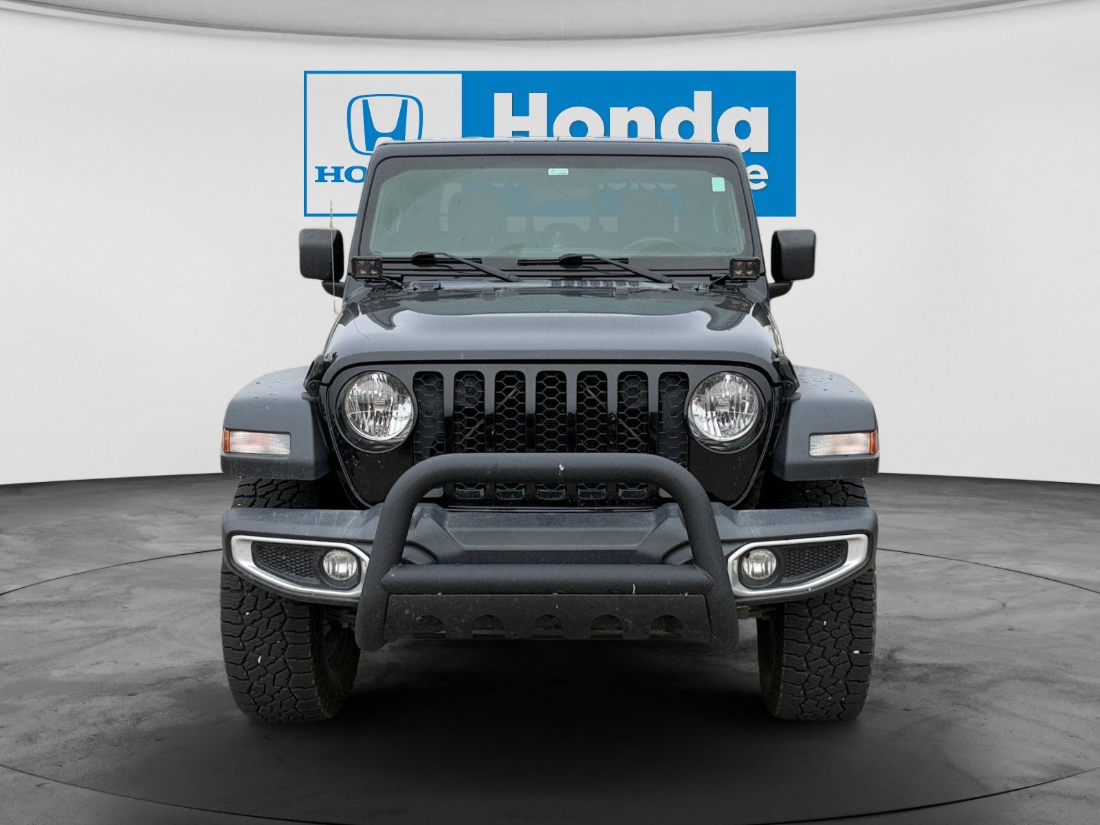 Used 2023 Jeep Gladiator Sport AWD/4WD image 2