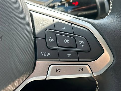 Certified 2025 Volkswagen Tiguan SE w/ Panoramic Sunroof Package AWD/4WD image 29