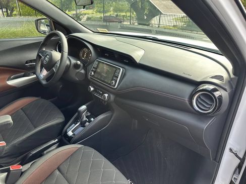 Used 2019 Nissan Kicks SR w/ Exterior Package FWD image 37