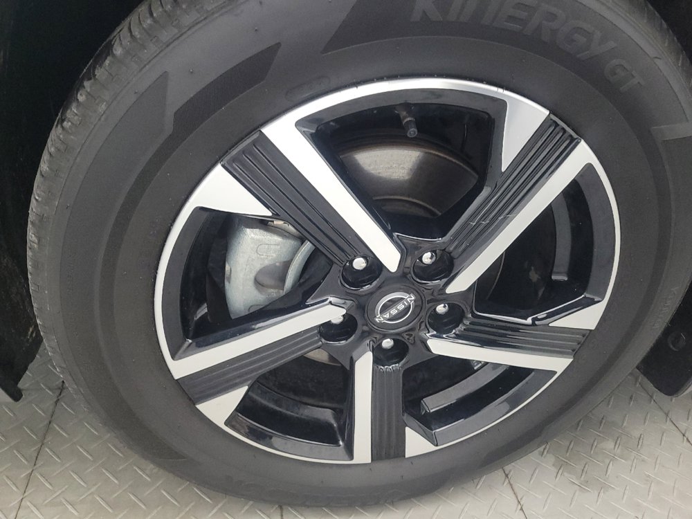 Used 2025 Nissan Sentra SV FWD image 31