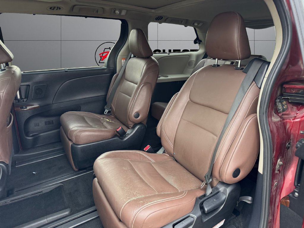 Used 2015 Toyota Sienna Limited Premium w/ Advanced Technology Package FWD image 18