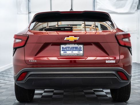 Used 2025 Chevrolet Trax LS FWD image 6