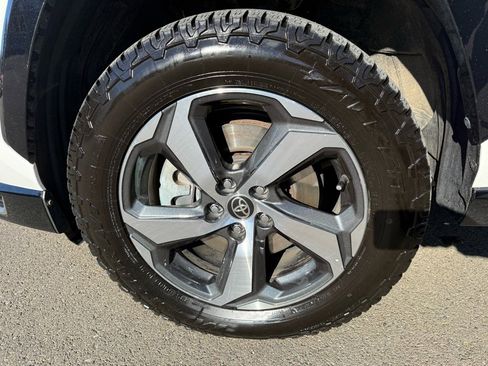 Used 2022 Toyota RAV4 SE w/ Weather & Moonroof Package image 30