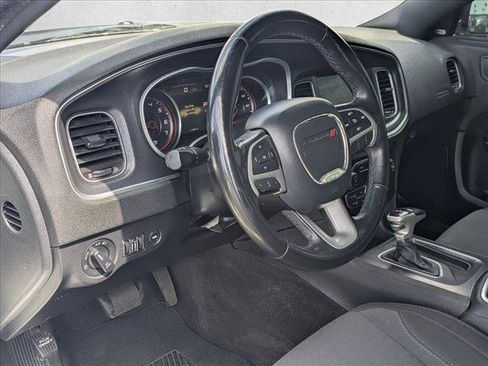 Used 2017 Dodge Charger SXT RWD image 10