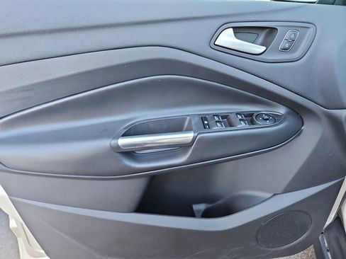 Used 2018 Ford C-MAX SE image 21