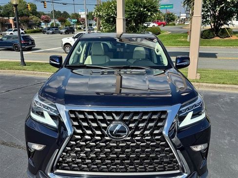 Used 2023 Lexus GX 460 Premium w/ Accessory Package AWD/4WD image 7