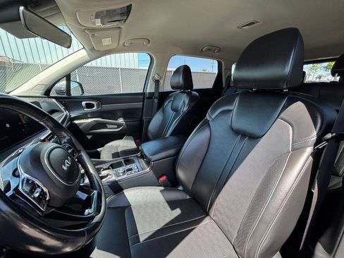 Used 2024 Kia Sorento S FWD image 28