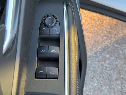 Used 2025 GMC Acadia Elevation image 12