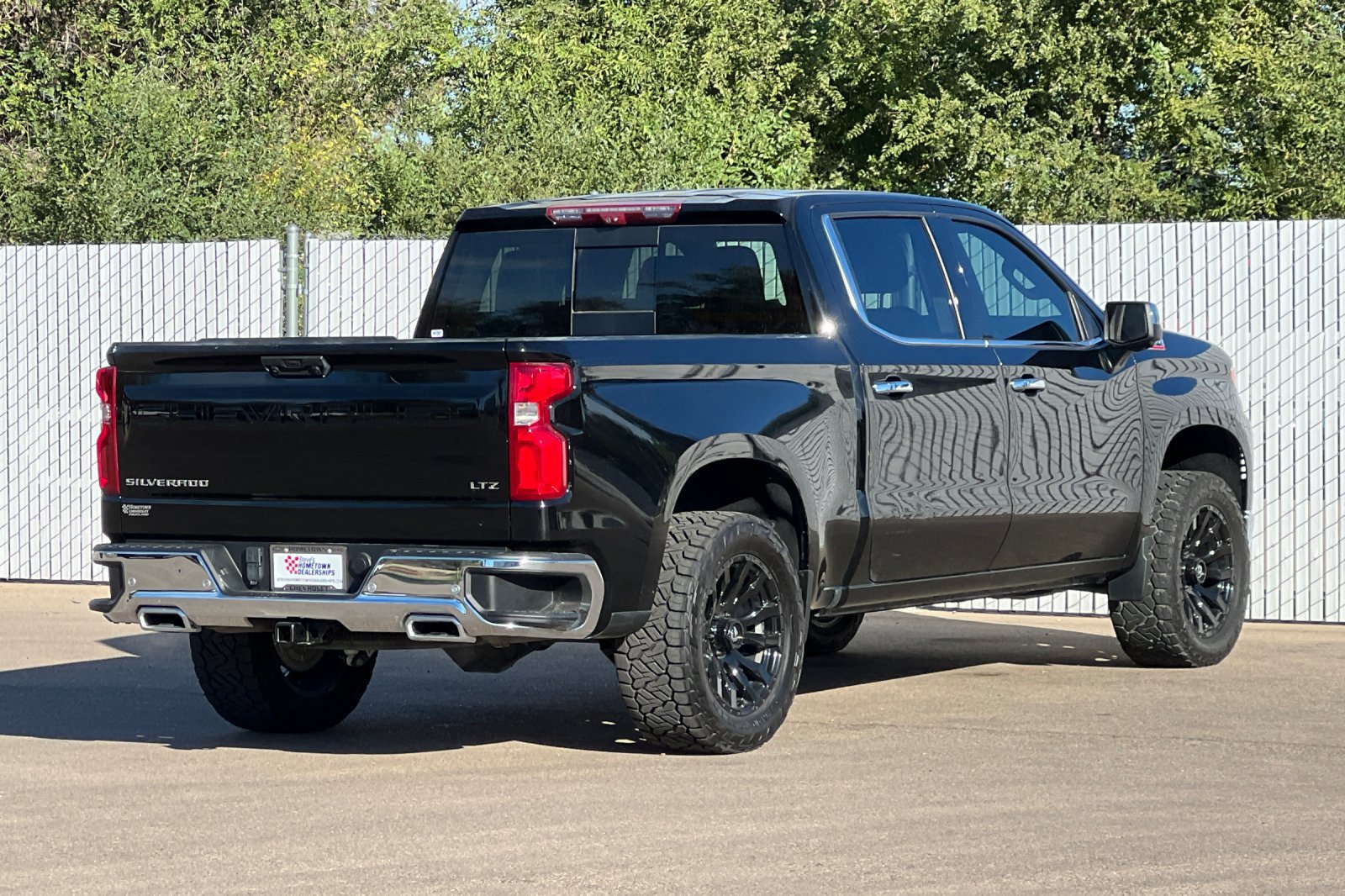 Used 2023 Chevrolet Silverado 1500 LTZ w/ LTZ Premium Package AWD/4WD image 4