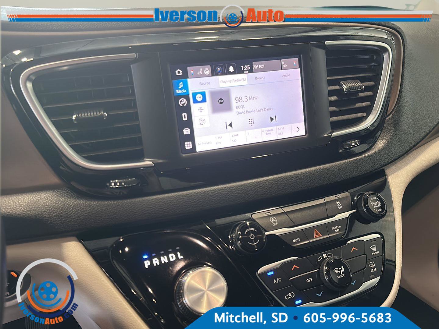 Used 2023 Chrysler Voyager LX FWD image 18