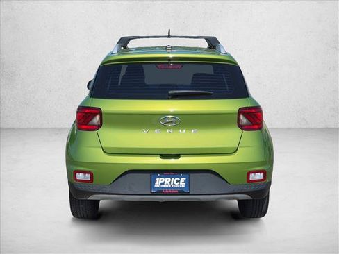 Used 2023 Hyundai Venue SEL FWD image 7