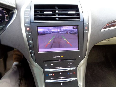 Used 2013 Lincoln MKZ image 25